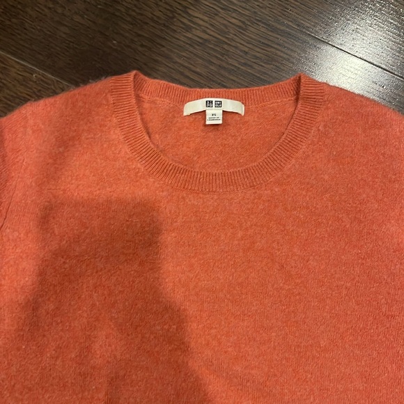 Uniqlo pink/reddish 100% cashmere sweater size XS - Picture 2 of 3